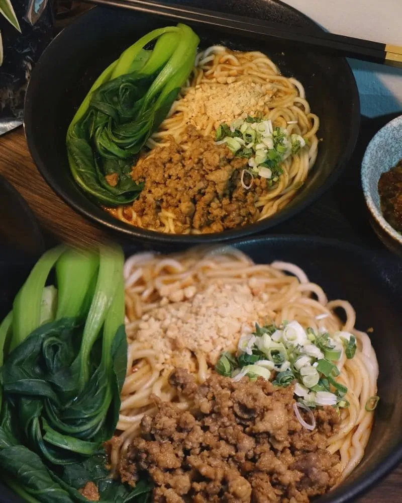 軒嘉手作 乾拌麵 蔥油雞飯 水餃