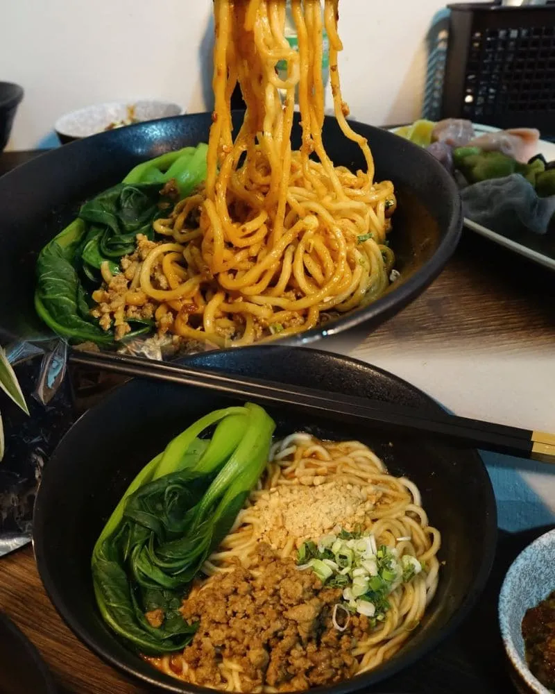 軒嘉手作 乾拌麵 蔥油雞飯 水餃