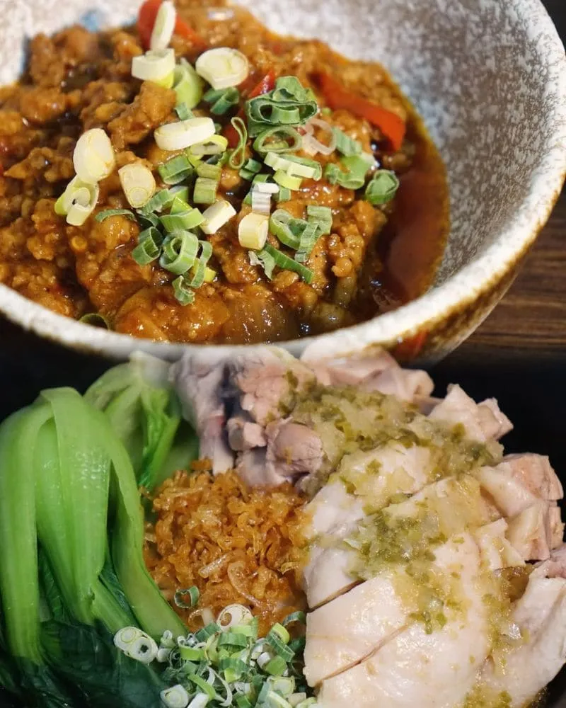 軒嘉手作 乾拌麵 蔥油雞飯 水餃