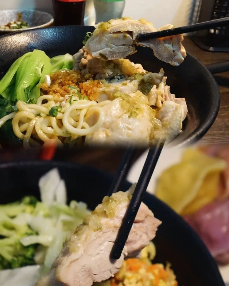 軒嘉手作 乾拌麵 蔥油雞飯 水餃