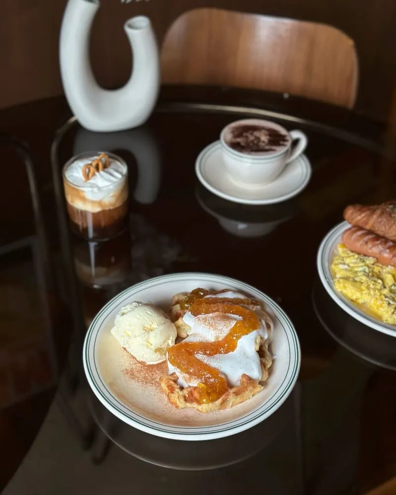Avelop Cafe & Bakery 弘大店