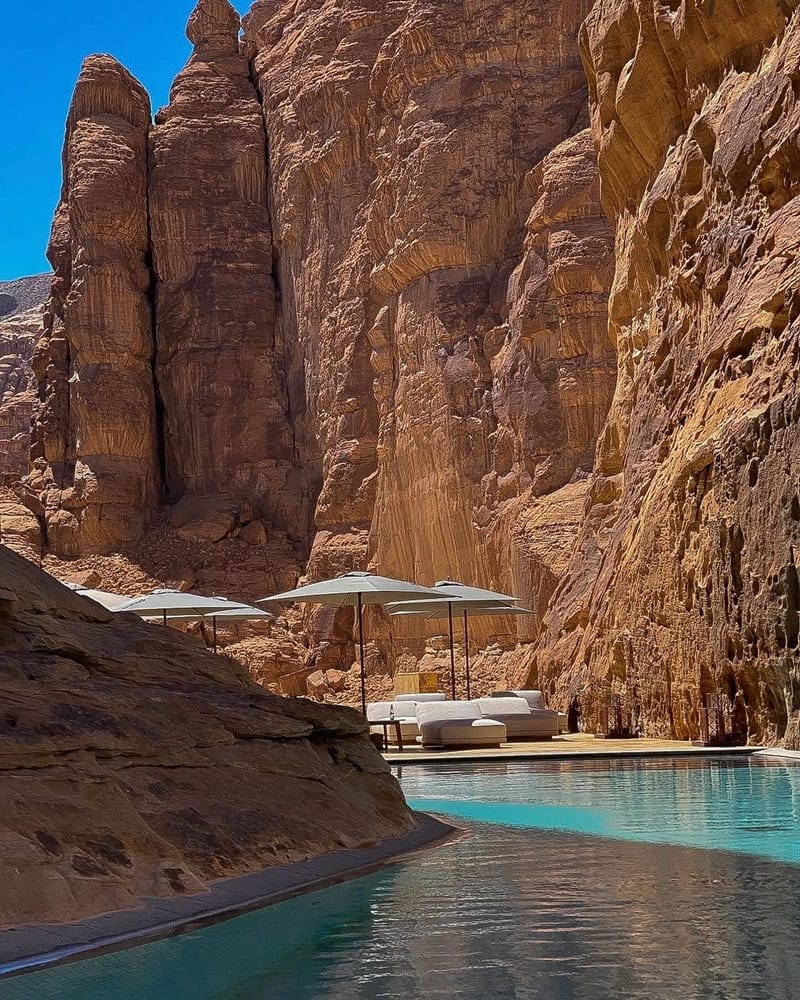 「Ａlula帳篷酒店」沙特阿拉伯推薦酒店，美景讓人忘憂，泳池如天堂，全球難得一遊之地。"
