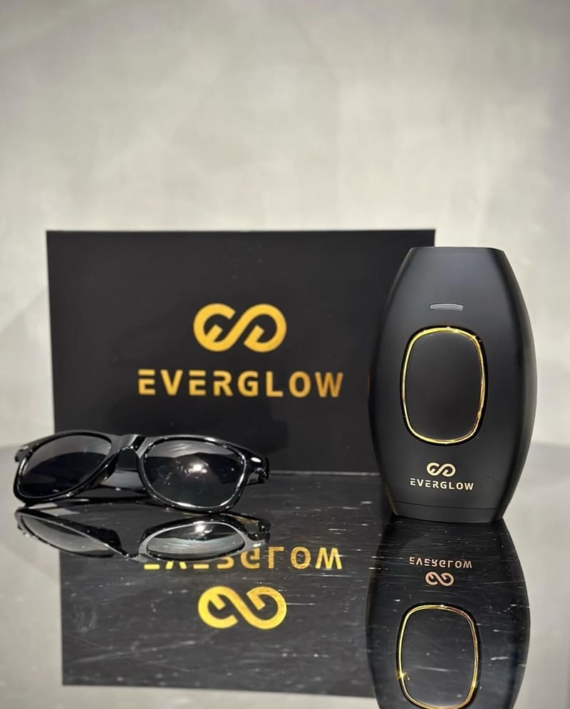 「Everglow無痛除毛機」脈衝光技術，簡單自家除毛，有效抑制毛囊生長，成為乾淨質感小寶貝的首選！