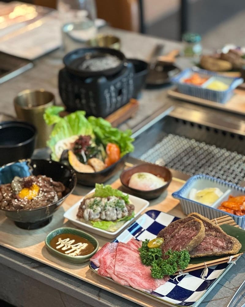 「逸之牛」台中全台首創炸和牛挽肉，精緻日式燒肉饗宴，豐盛定食滿足味蕾與視覺享受！