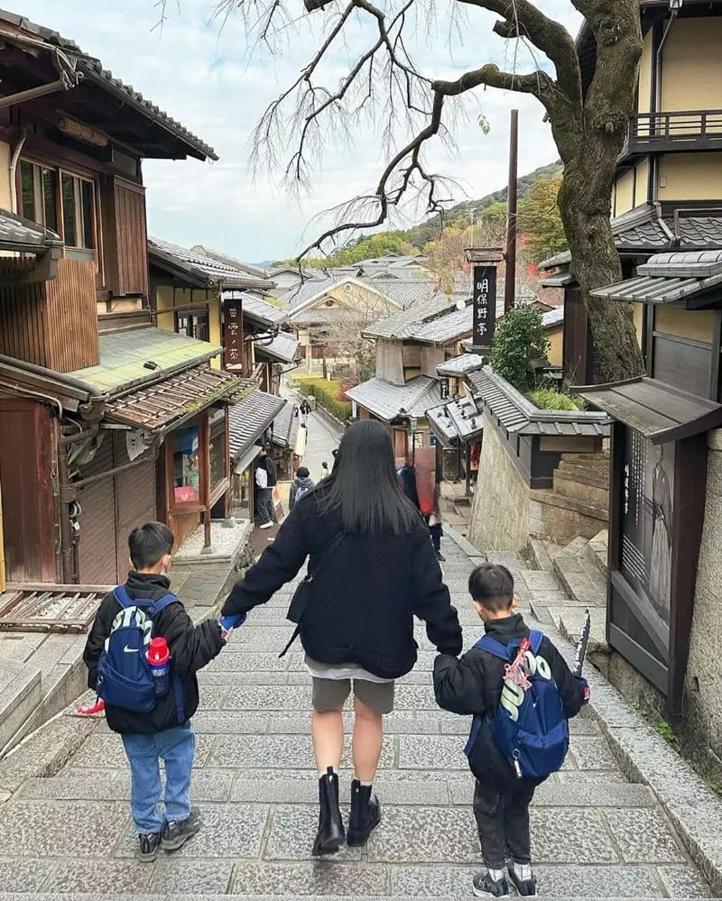 人生第一次的日本賞楓之旅，美到前面遇到的衰事都不算什麼一切都值得了 這次京都之旅就是楓葉看到飽和服穿到爽，我們就是楓葉特戰部隊!!