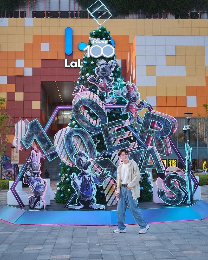 「LaLaport」台中迪士尼聖誕奇幻|限定快閃店、光影隧道、可愛角色造景盡顯迪士尼魔法!