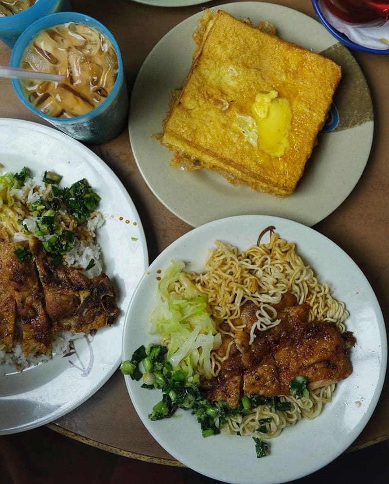 「蘭芳園」香港中環|美食探索,手打檸檬茶新寵LINLEE,濃郁蔥油雞扒香氣誘人!