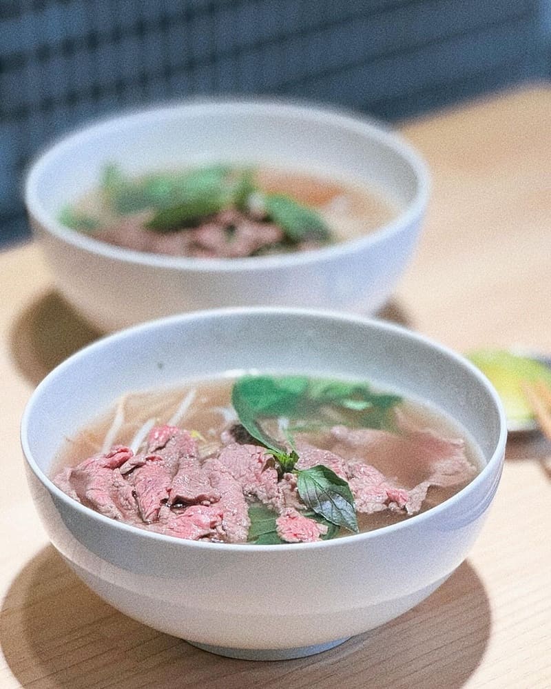 「Pho1人人河粉」台中市西區|現代清新風格,生熟牛肉河粉口味湯頭清爽,嫩牛肉美味,值得品嚐!