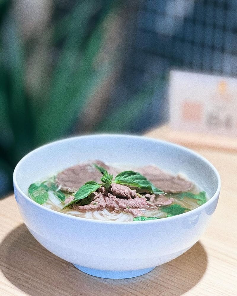「Pho1人人河粉」台中市西區|現代清新風格,生熟牛肉河粉口味湯頭清爽,嫩牛肉美味,值得品嚐!
