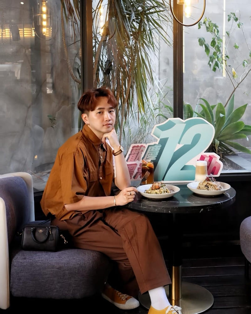 「黑浮咖啡Revecafe」台中崇德高質感寬敞咖啡廳、超絕美食捕獲你的心!