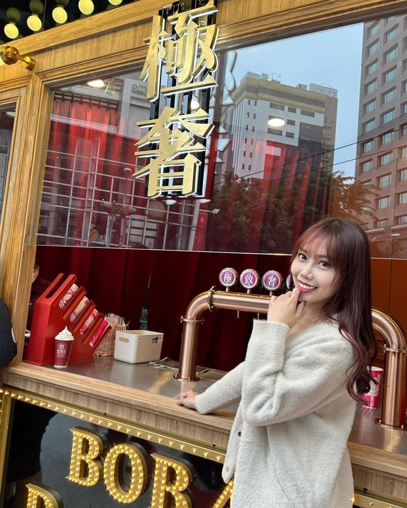 「紅濃紅」台中公益商圈|極奢口感,限定紙杯登場,走浮誇風格,打卡新地標!