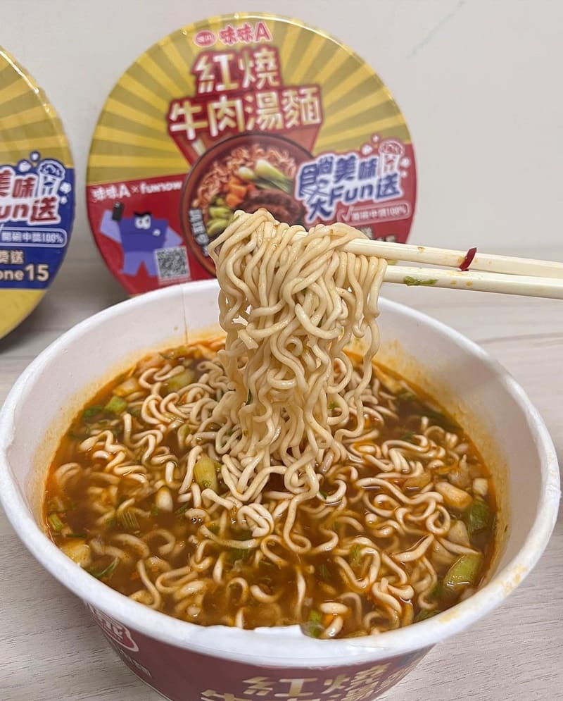 「味味A x 食尚玩家聯名新口味泡麵」濃郁紅燒牛肉與香辣海鮮,絕對美味享受!