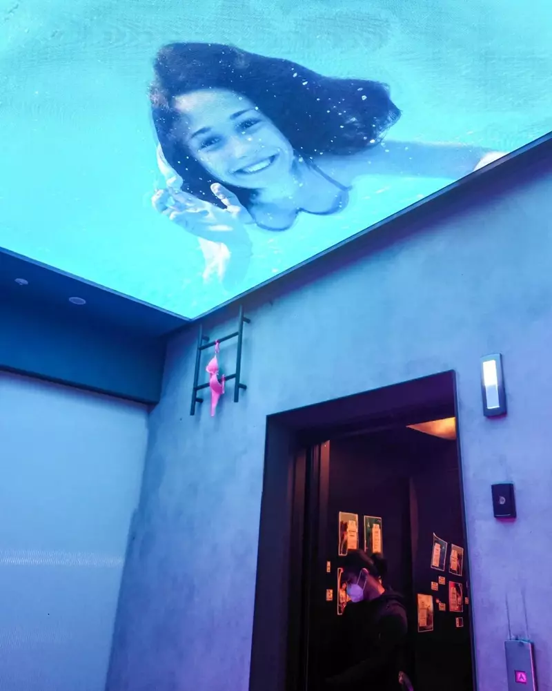 第三趟的蜜月小旅遊,這張我有沒有像在咖啡廳?其實是酒店的房間來的,之前兩次都是往南跑墾丁 這次就往北去台中囉。台灣快開關了,香港朋友先跟著我眼睛遊台灣吧Moxy在台中的南屯區,這邊都超多美食的,