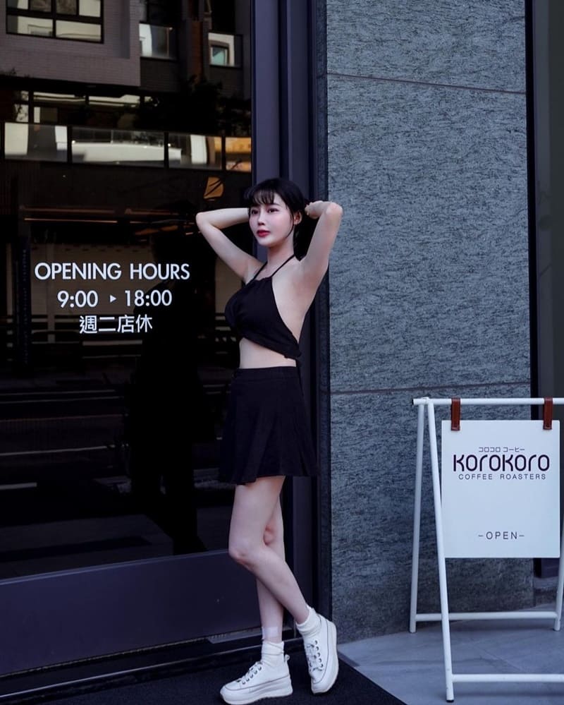 「KOROKORO COFFEE」台南網美咖啡廳|挑高雙層樓、落地窗設計,明亮舒適,安平早午餐選擇!
