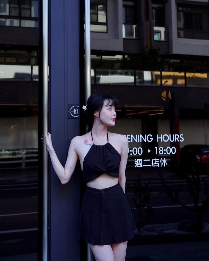 「KOROKORO COFFEE」台南網美咖啡廳｜挑高雙層樓、落地窗設計，明亮舒適，安平早午餐選擇！
