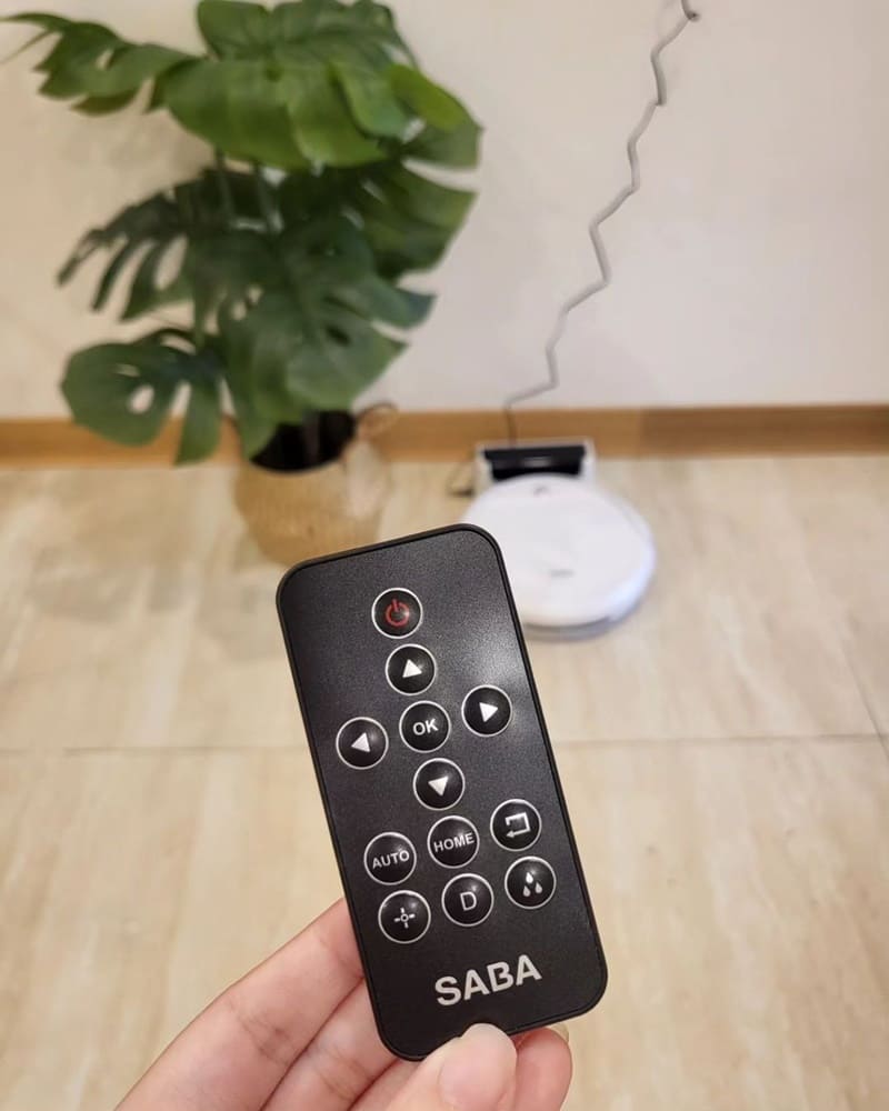 開箱我心愛的白色掃地機哭人,省去掃地拖地的時間和空間,每天起床開啓自動模式 出門前就有乾淨的地面,這款德國SABA 掃地機器人SA-HV32ds,白色完全是我的菜,且機器超級小台不占空間