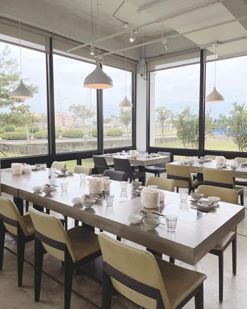 「老婆吃鍋」宜蘭美食巡禮|舒適採光民宿風格,豐盛海陸套餐、精選湯底,美味誘人!