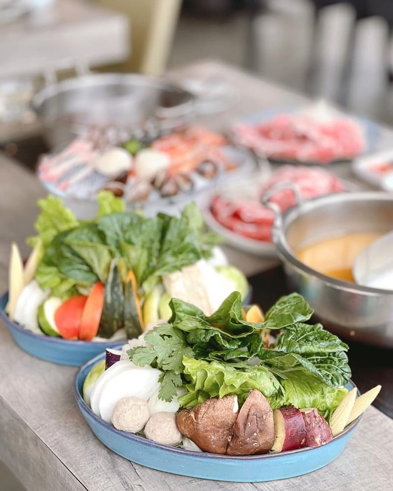 「老婆吃鍋」宜蘭美食巡禮|舒適採光民宿風格,豐盛海陸套餐、精選湯底,美味誘人!