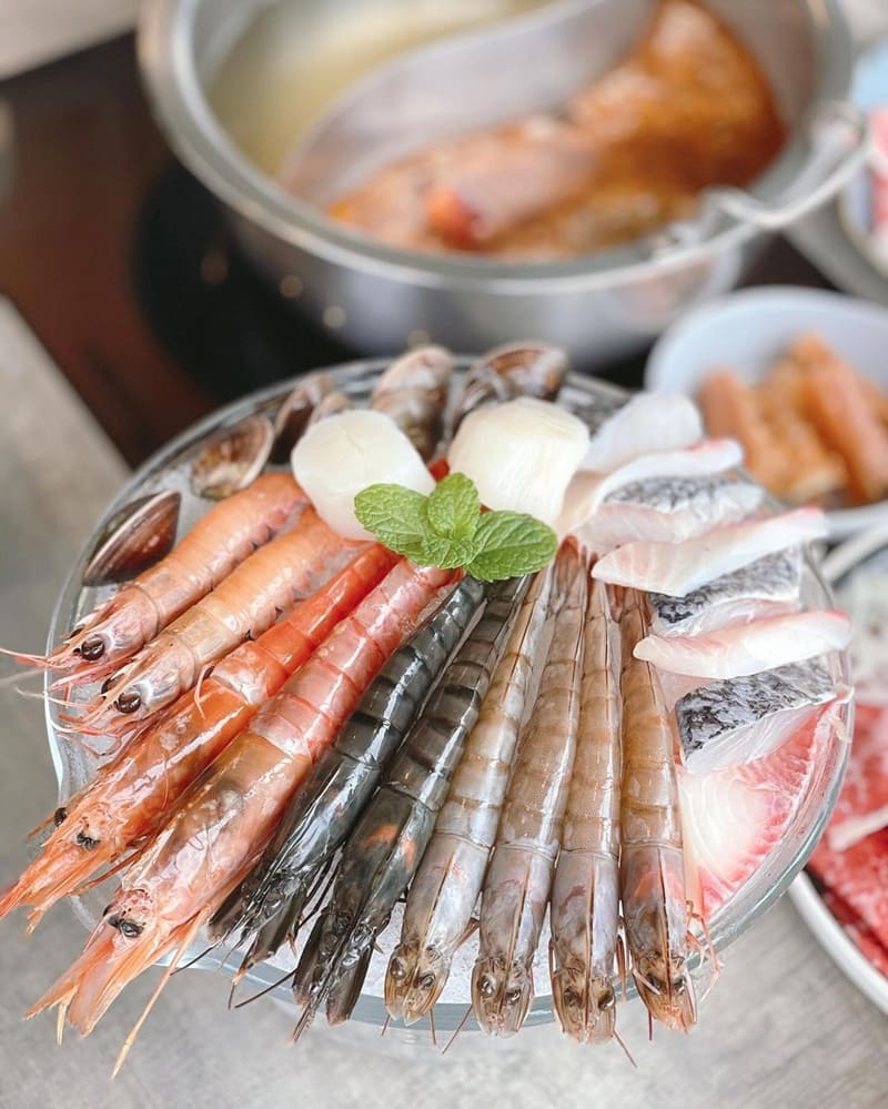 「老婆吃鍋」宜蘭美食巡禮|舒適採光民宿風格,豐盛海陸套餐、精選湯底,美味誘人!