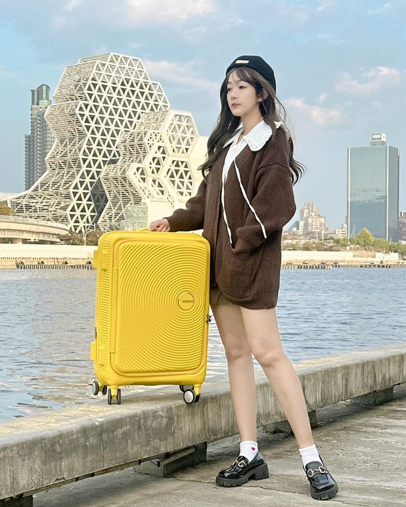 「CURIO上掀式行李箱」美國旅行者新推出|輕快省力、擴充設計、打造理想旅伴!