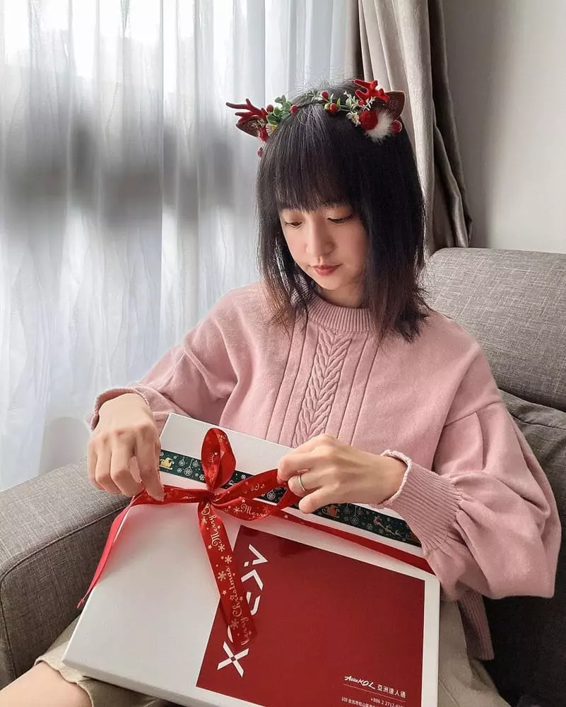 到了我最期待的年末時刻，因為有我最愛的聖誕節 這次唐吉訶德 X AKBOX寄來的禮盒也太有聖誕節的氛圍了，整個已經迫不及待要開箱給大家看看囉