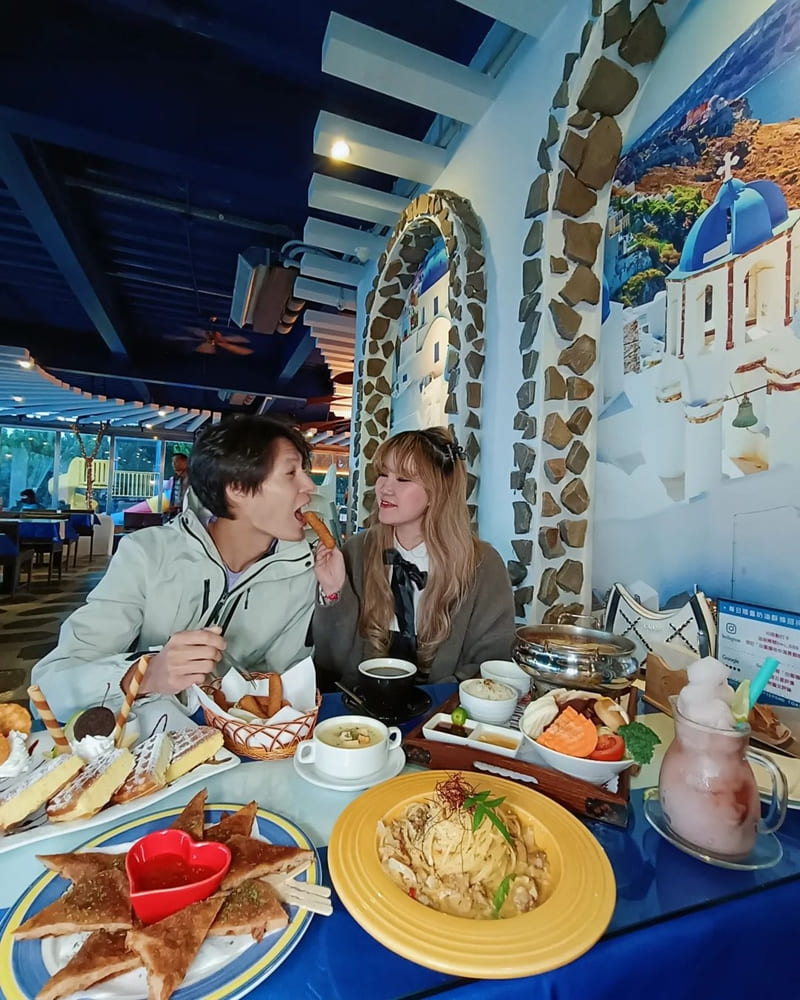「白圍牆地中海景觀咖啡」桃園龍潭夜景餐廳、地中海風情、令人陶醉的用餐體驗！