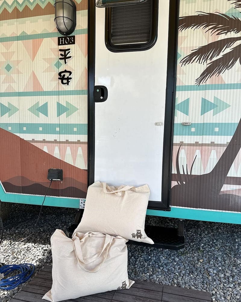 cani是一個爸爸期待女兒能在天然、親膚的環境下成長,也期待自己可以陪伴她們在大自然的懷抱中安全無毒的探索世界! 涼感棉很適合怕熱的小孩,取自棉花種子周圍的絨毛棉子絨,是含水最多的纖維,很細很輕觸感輕柔滑順,散熱效果又非常好