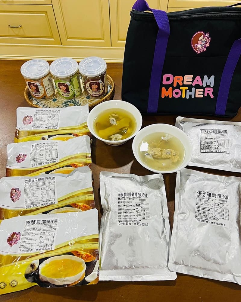 寒流即將來襲天冷冷覺得最幸福的事,就是來碗熱騰騰的熱湯。但是覺得要自己煮又好麻煩,現在有了鈞媽御食堂就不用擔心了 在家隨時就能喝到滋補營養的補身湯品系列,只要將產品拆袋加熱煮沸後即可食用,快速又方便