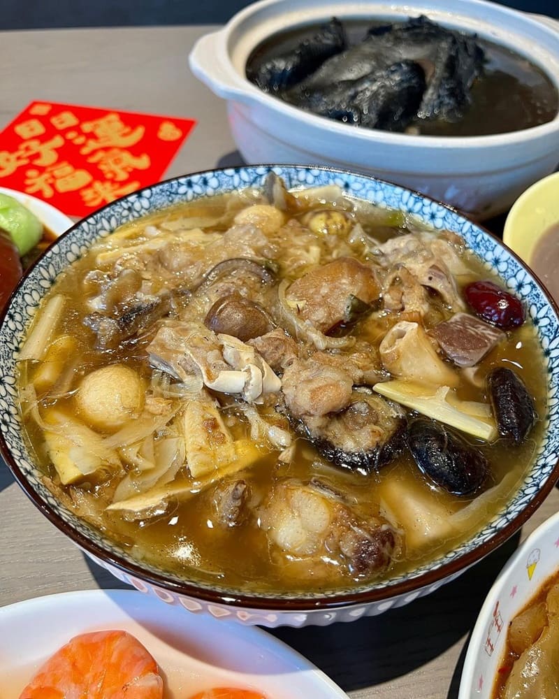除夕快到了～你想好要準備什麼年菜了嗎～大成享點子的年菜，完全就是過年年菜的好選擇 這麼好吃的年菜一定要推薦給大家由多方名廚監製開發年菜，且無味精無防腐劑 每道都是經典年菜，婆婆媽媽們也不用再這麼辛苦了，只要在家輕鬆加熱，超澎湃的佳餚就可以上桌啦！