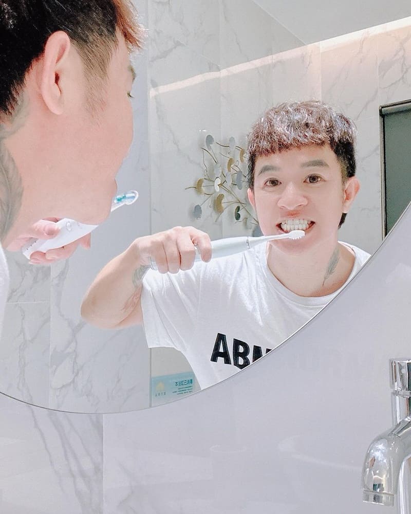 「益智護聲波電動牙刷」專業口腔保健，挑對牙刷，擁抱潔白牙齒，一站式口腔護理解決方案！
