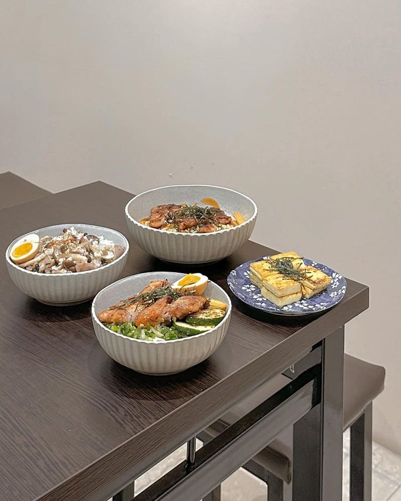 「感丼現食五甲店」高雄鳳山超高CP值丼飯小店、舒適環境、實在用料、客製化口味！