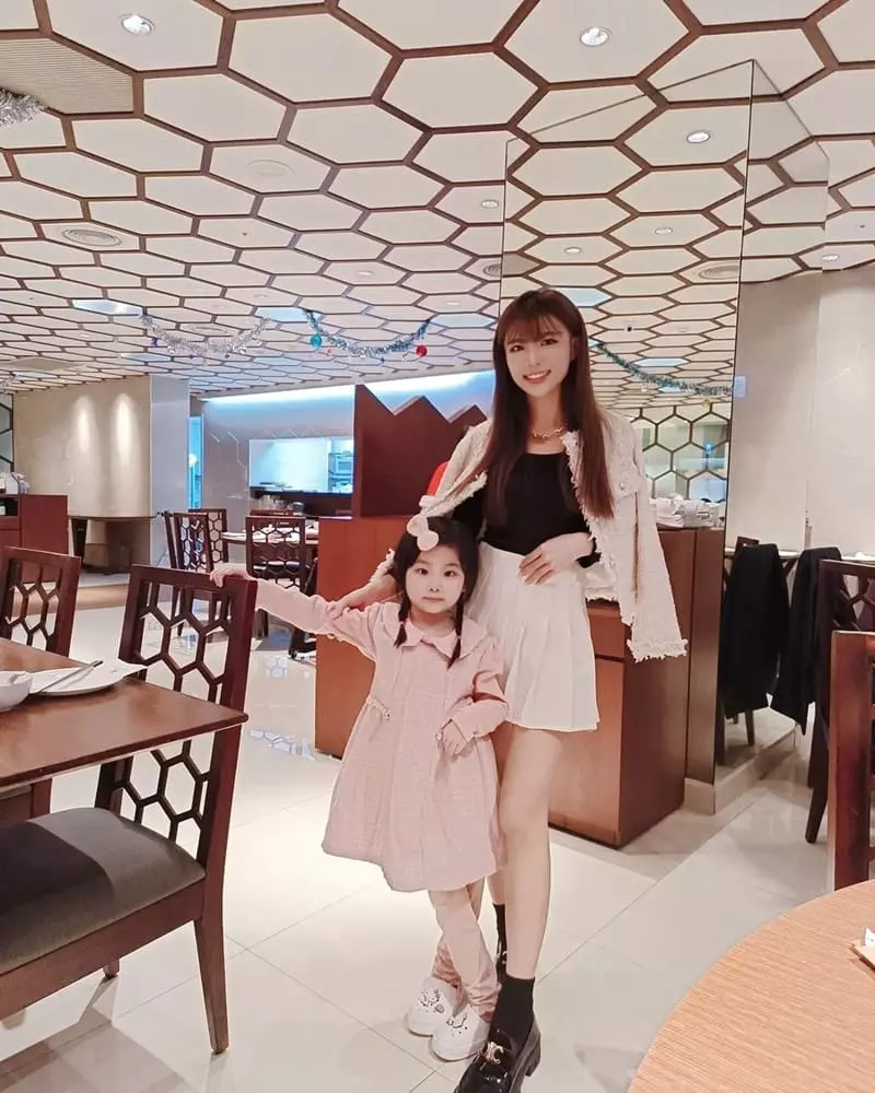 這次家庭聚餐來吃漢來蔬食,國內首家五星級飯店品牌的蔬食餐廳,餐點部分以港式點心為主 結合時令涼菜、飯麵類和湯品等,真的有讓我們驚艷到,居然完全不像在吃素,認真每一道都很好吃