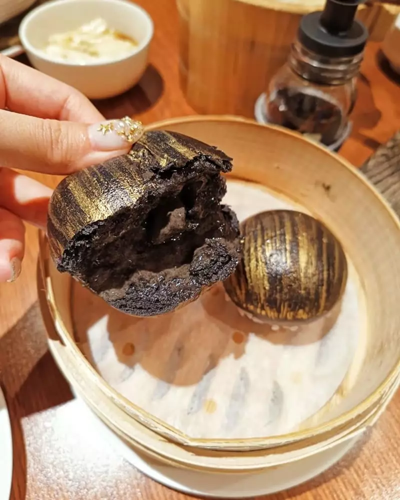 這次家庭聚餐來吃漢來蔬食,國內首家五星級飯店品牌的蔬食餐廳,餐點部分以港式點心為主 結合時令涼菜、飯麵類和湯品等,真的有讓我們驚艷到,居然完全不像在吃素,認真每一道都很好吃