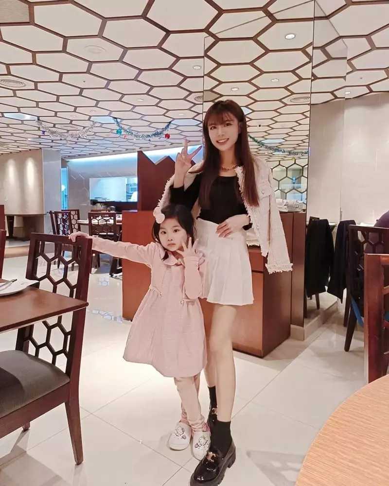 這次家庭聚餐來吃漢來蔬食,國內首家五星級飯店品牌的蔬食餐廳,餐點部分以港式點心為主 結合時令涼菜、飯麵類和湯品等,真的有讓我們驚艷到,居然完全不像在吃素,認真每一道都很好吃