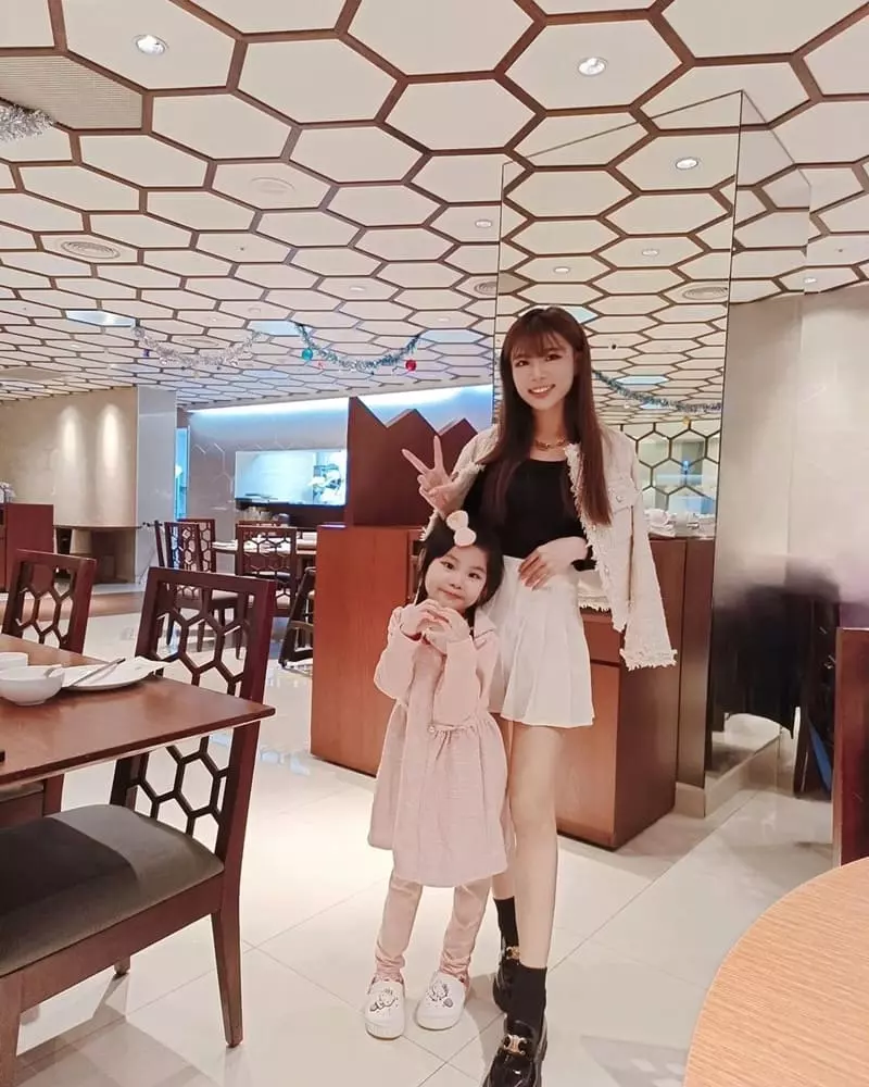 這次家庭聚餐來吃漢來蔬食,國內首家五星級飯店品牌的蔬食餐廳,餐點部分以港式點心為主 結合時令涼菜、飯麵類和湯品等,真的有讓我們驚艷到,居然完全不像在吃素,認真每一道都很好吃