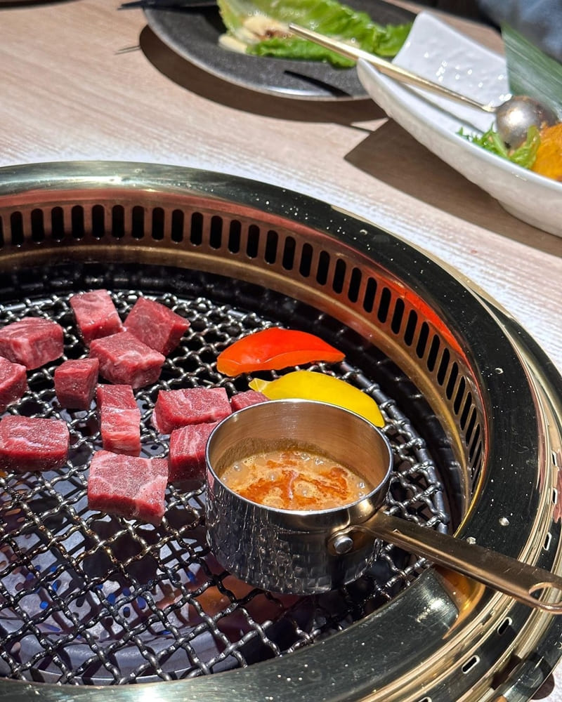 「紅巢燒肉工房」台中公益頂級燒肉饗宴、極致海鮮x燒肉、環境舒適、聚餐CP值爆高!