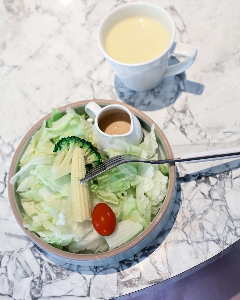 「霜花亭Brunch 公園店」台南夢幻甜點餐廳、品味豐富舒芙蕾、體驗幸福滋味!