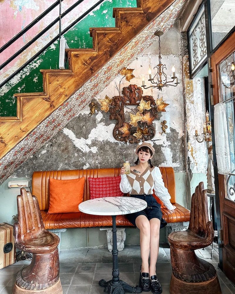 「J.Chen Apt」台北中山區懷舊咖啡廳｜裝潢獨具品味，打造出古香古色的美麗空間，奶瓶推薦！！