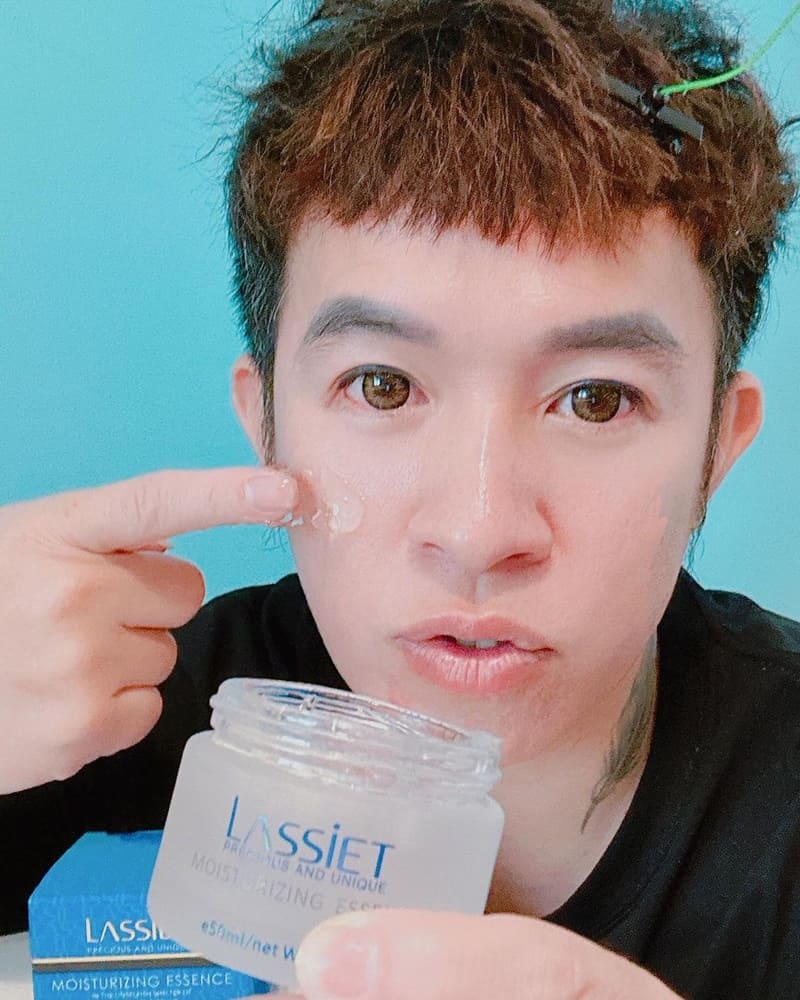 「LASSIET」深度保濕,玫瑰肽露擁抱肌膚,提升水分鎖住彈性,毛毛推薦!