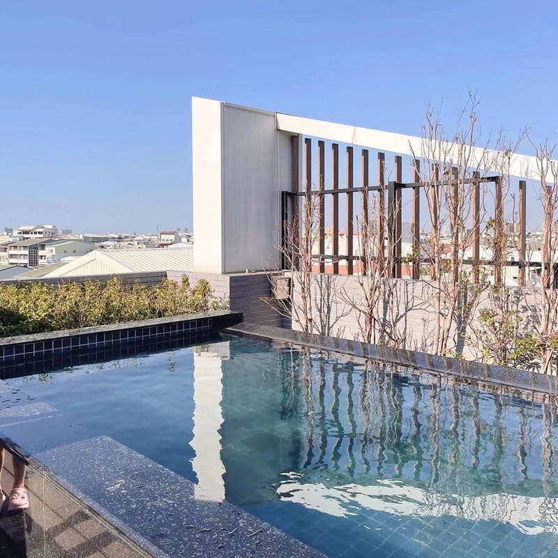 「OINN Hotel&Hostel」台南旅宿|寬敞大廳、乾淨客房,豪華雙人房享悠閒採光,完美背包客首選!