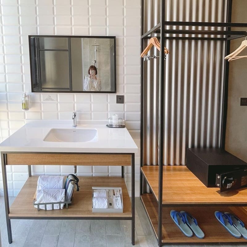 「OINN Hotel&Hostel」台南旅宿|寬敞大廳、乾淨客房,豪華雙人房享悠閒採光,完美背包客首選!