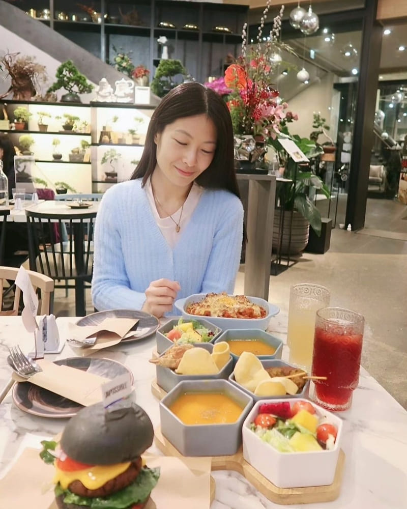「OVO Cafe」香港灣仔療癒系餐廳|岩曬彈性素食、品味健康美食新據點!