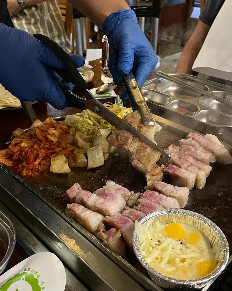 「菜豚屋」台北松山VEGETEJIYA|鮮肉多汁、肉香四溢、烤肉新樂園!