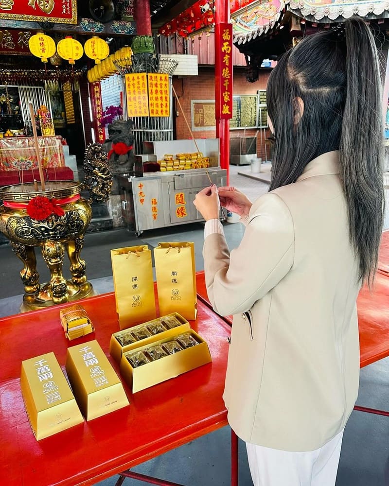 「Wuyo烘焙工坊」發財鳳凰酥，金黃外盒驚豔顏值，口感獨特香醇，2024年好運旺旺來！