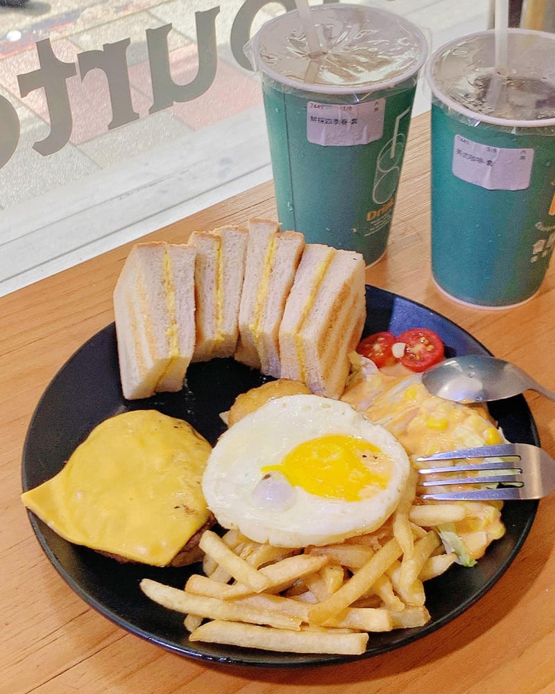 「食肆天早午餐店」台北行天宮站附近｜活力來源、用料實在、份量超足！