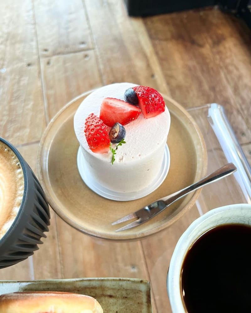 「日遲 DIDcoffee」新竹竹北高鐵咖啡廳｜日系風格，草莓銅鑼燒、戚風蛋糕，耶加果丁丁手沖咖啡！