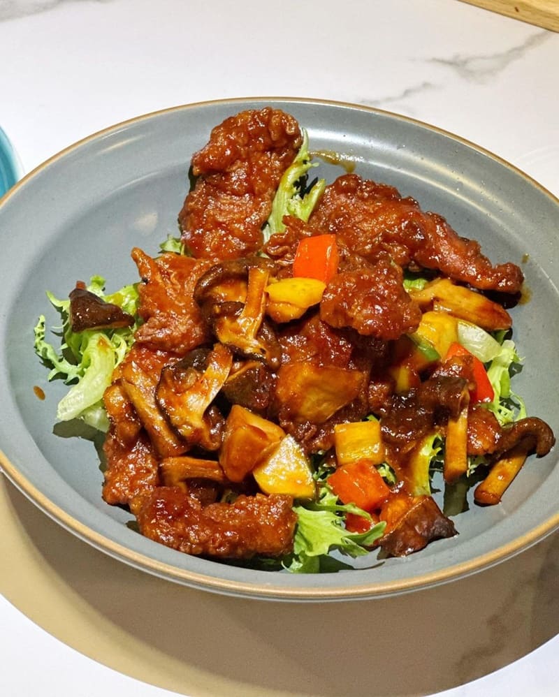 「EVB 馬來西亞風味蔬食餐酒館」松山微風百貨店，馬來西亞風味素食，品味香濃中西合璧！