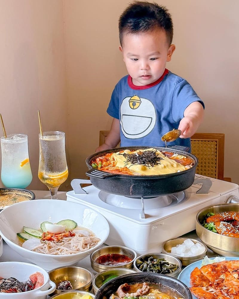 「無理WULI」台中韓式饗宴隱世美味｜驚艷裝潢、親子友善、起司瀑布鍋、多重美味任選！