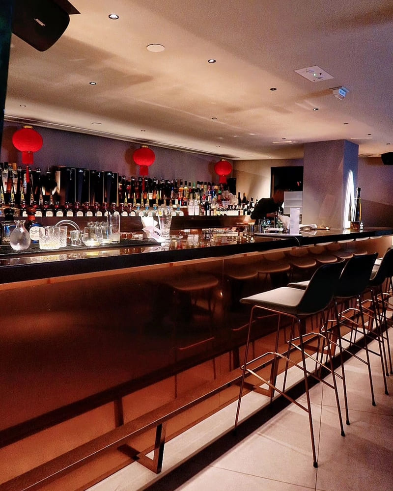 「AOAO西日居酒屋」中環新餐廳｜摩登翡翠設計、璀璨翠寶鑲就、服務賓至如歸！