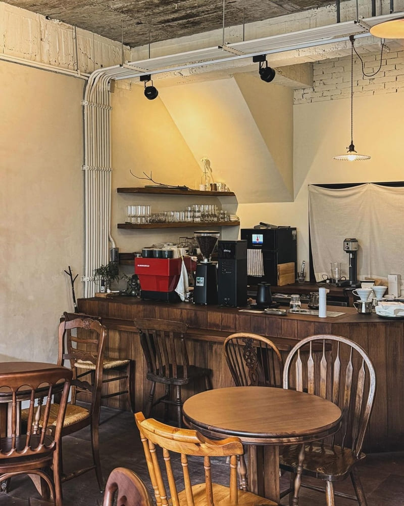 「再再咖啡」新北淡水綠意古宅｜à plus coffee、北歐風情、品味精緻餐點 ！
